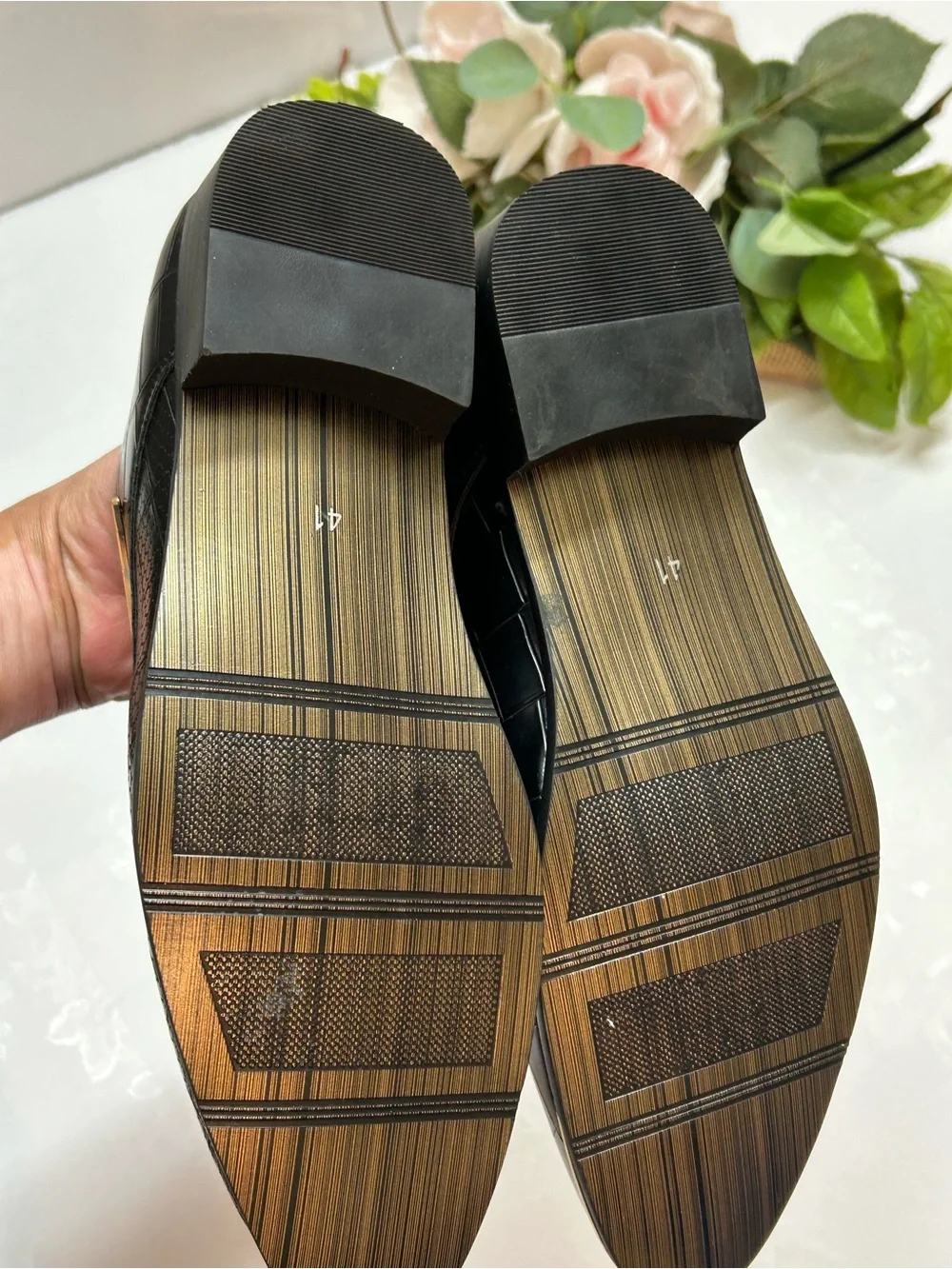 Men's Black Croc-Textured Lace-Up Dress Shoes